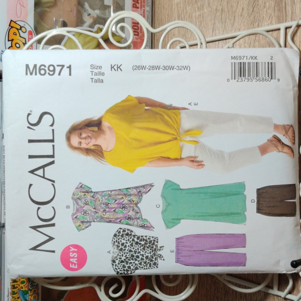 Uncut McCall's Sewing Pattern #M6971